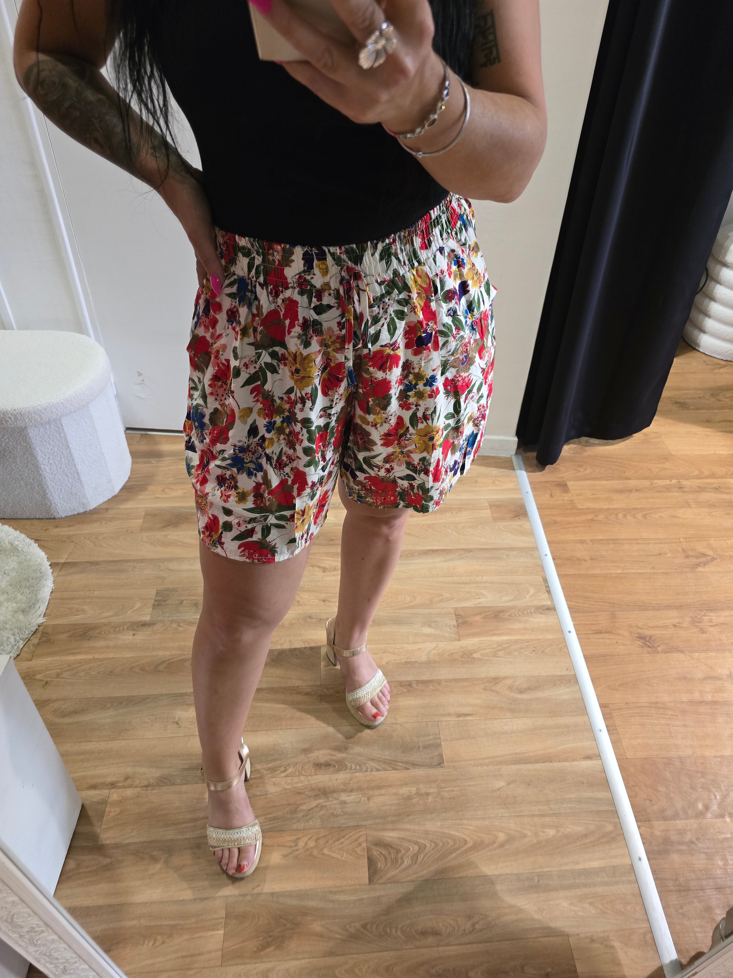 Short HANAÉ